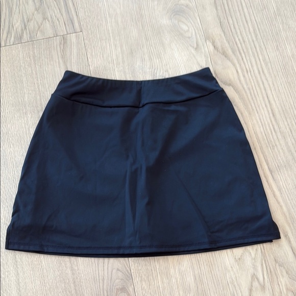 Amazon | Women's Black Mini Skort | M - Picture 6 of 8